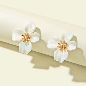 White Flower Design Stud Earrings